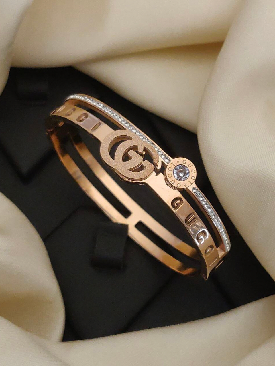 Scentorya Rose Gold Plated Studded With Zircoina Diamond With Rose Gold Bracelate