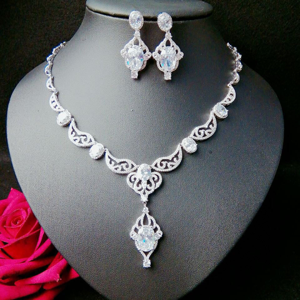 Scentorya Silver Plated Studded With Zirconia Diamond Necklace
