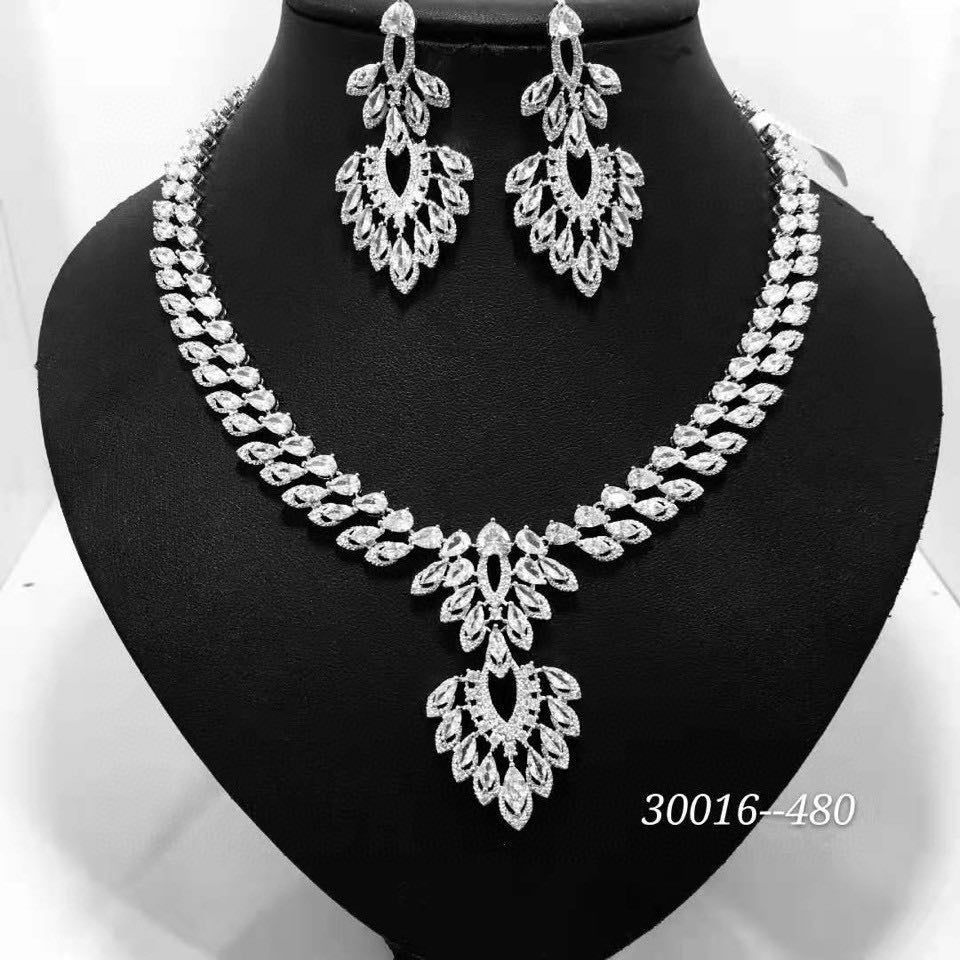 Scentorya Silver Plated Studded With Zirconia Diamond Necklace