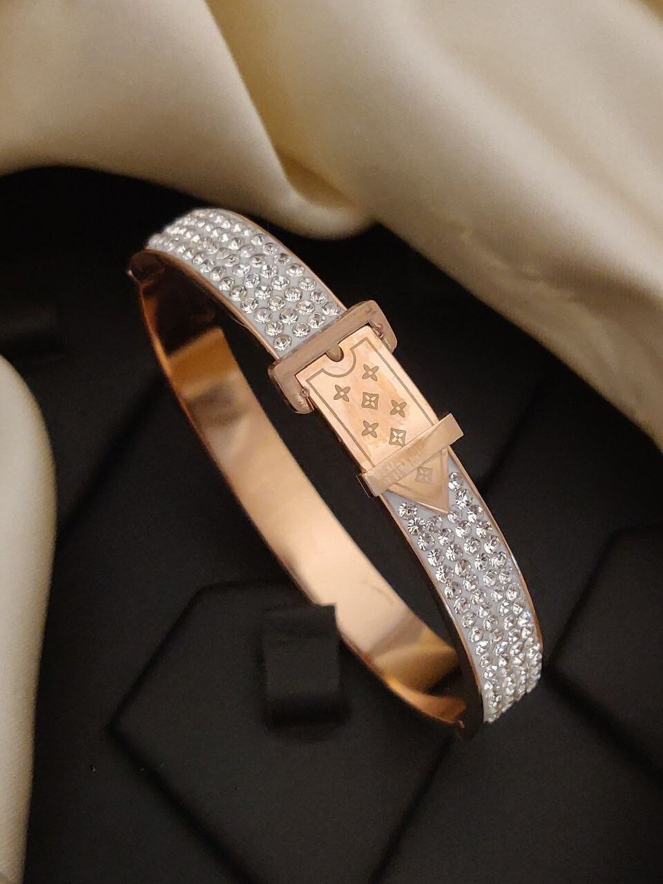 Scentorya Rose Gold Plated Studded With Zircoina Diamond With Rose Gold Bracelate