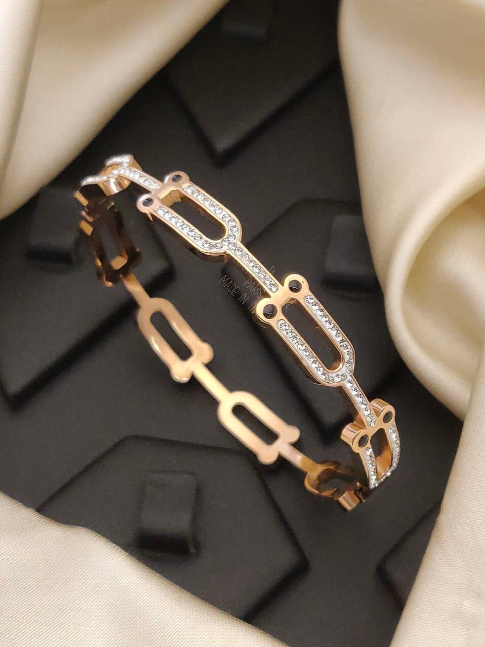 Scentorya Rose Gold Plated With Zircoina Diamond With Rose Gold Bracelate