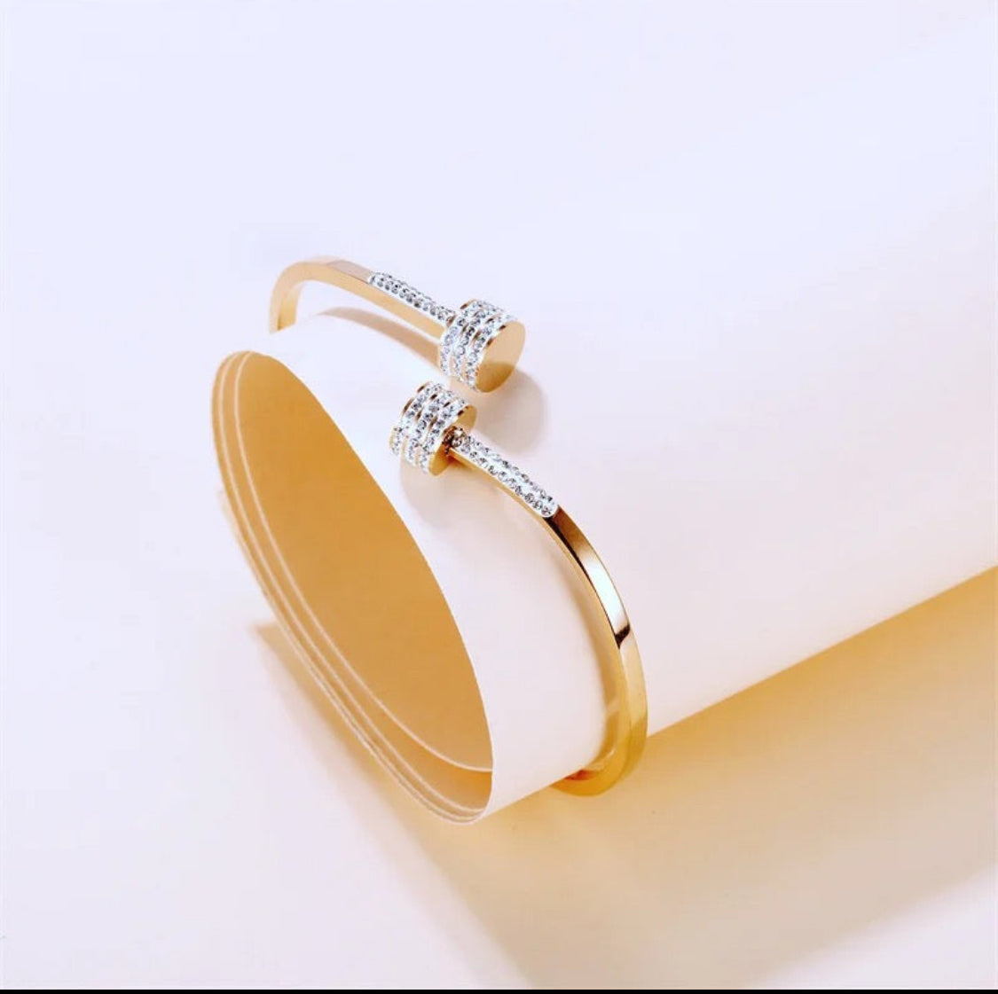Scentorya Rose Gold Plated Bracelet With Zircoina Diamond