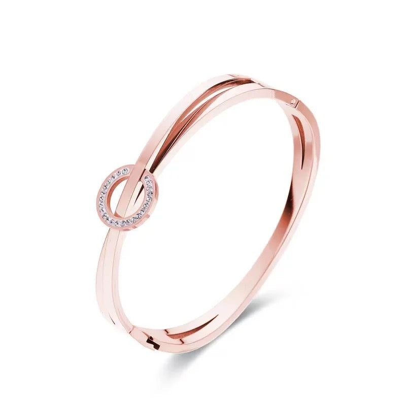 Scentorya Rose Gold Plated Studded With Zircoina Diamond With Rose Gold Bracelate