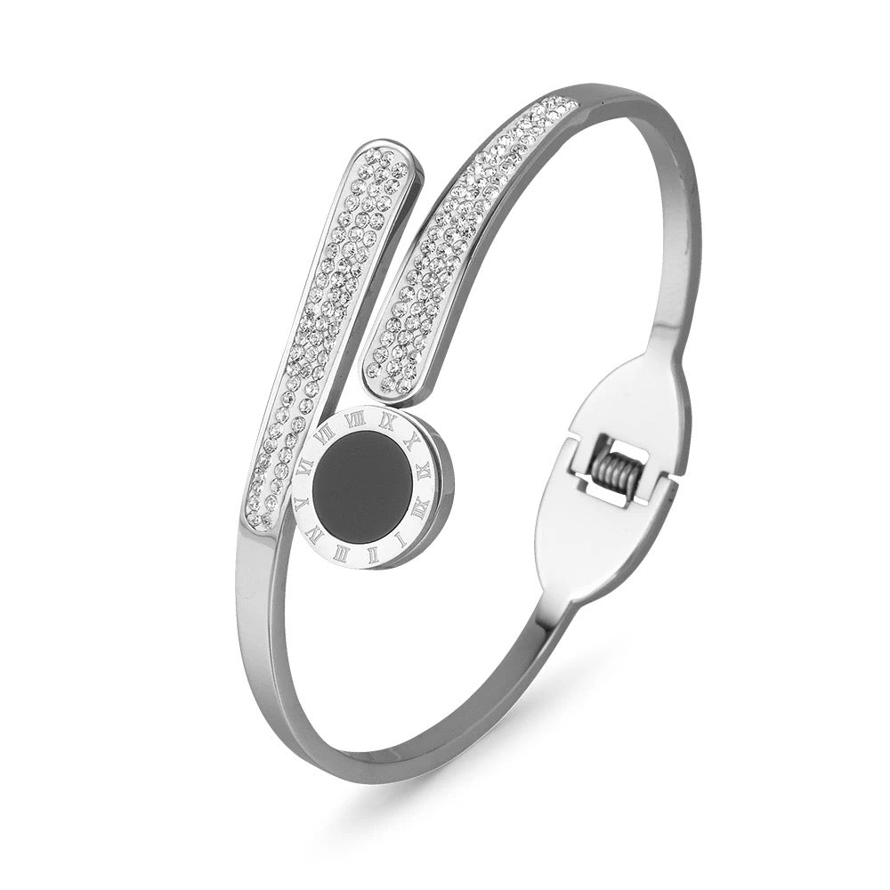 Scentorya Silver Plated Studded With Zirconia Diamond With Bracelet