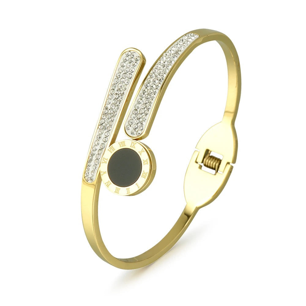 Scentorya Gold Plated Studded With Zircoina Diamond With Gold Bracelate