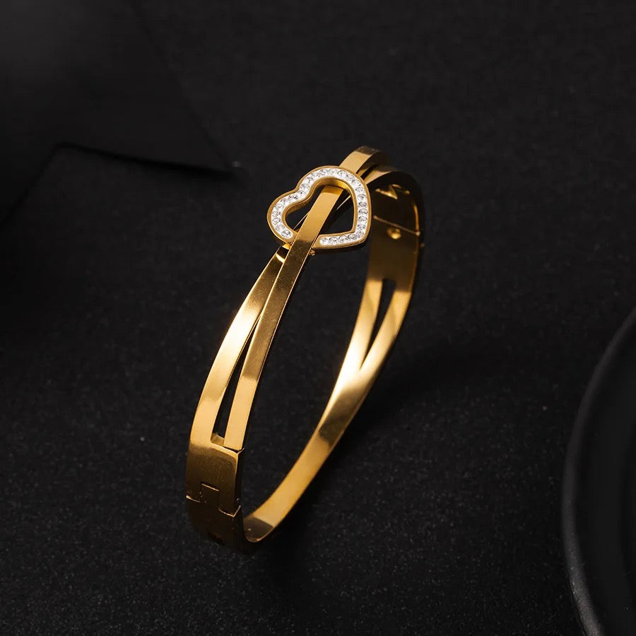 Scentorya Gold Plated Studded With Zircoina Diamond With Gold Bracelate