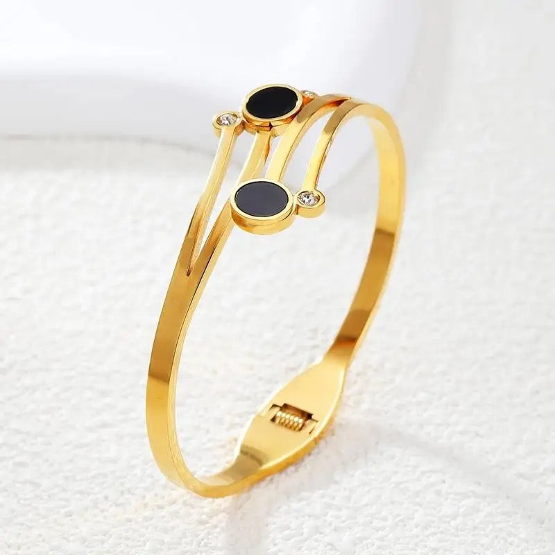 Scentorya Rose Gold Plated Studded With Zircoina Diamond With Rose Gold Bracelate