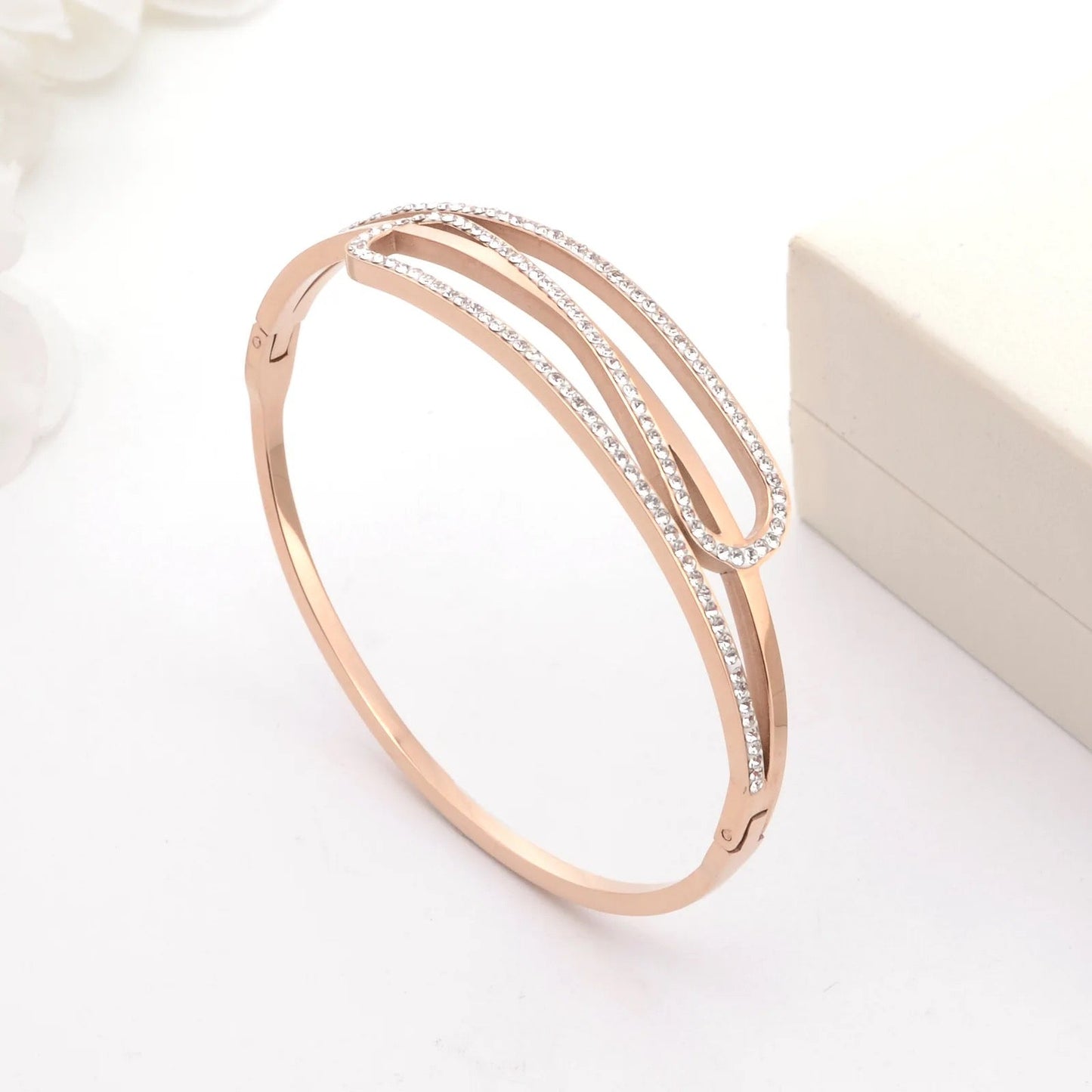 Scentorya Rose Gold Plated Studded With Zircoina Diamond With Rose Gold Bracelate
