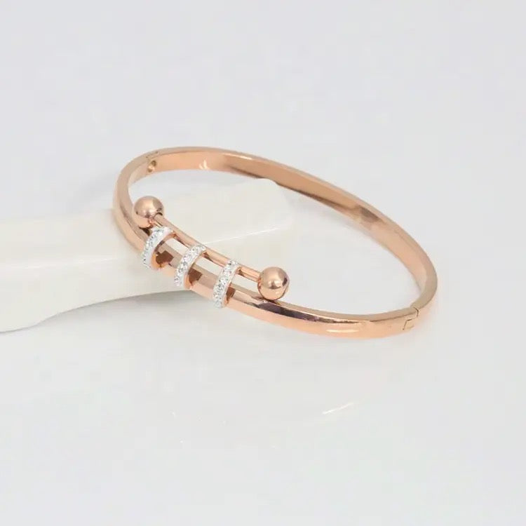 Scentorya Rose Gold Plated Studded With Zircoina Diamond With Rose Gold Bracelate