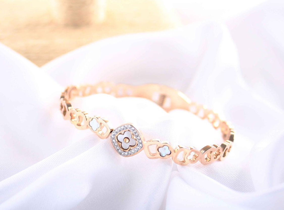 Scentorya Rose Gold Plated Studded With Zircoina Diamond With Rose Gold Bracelate