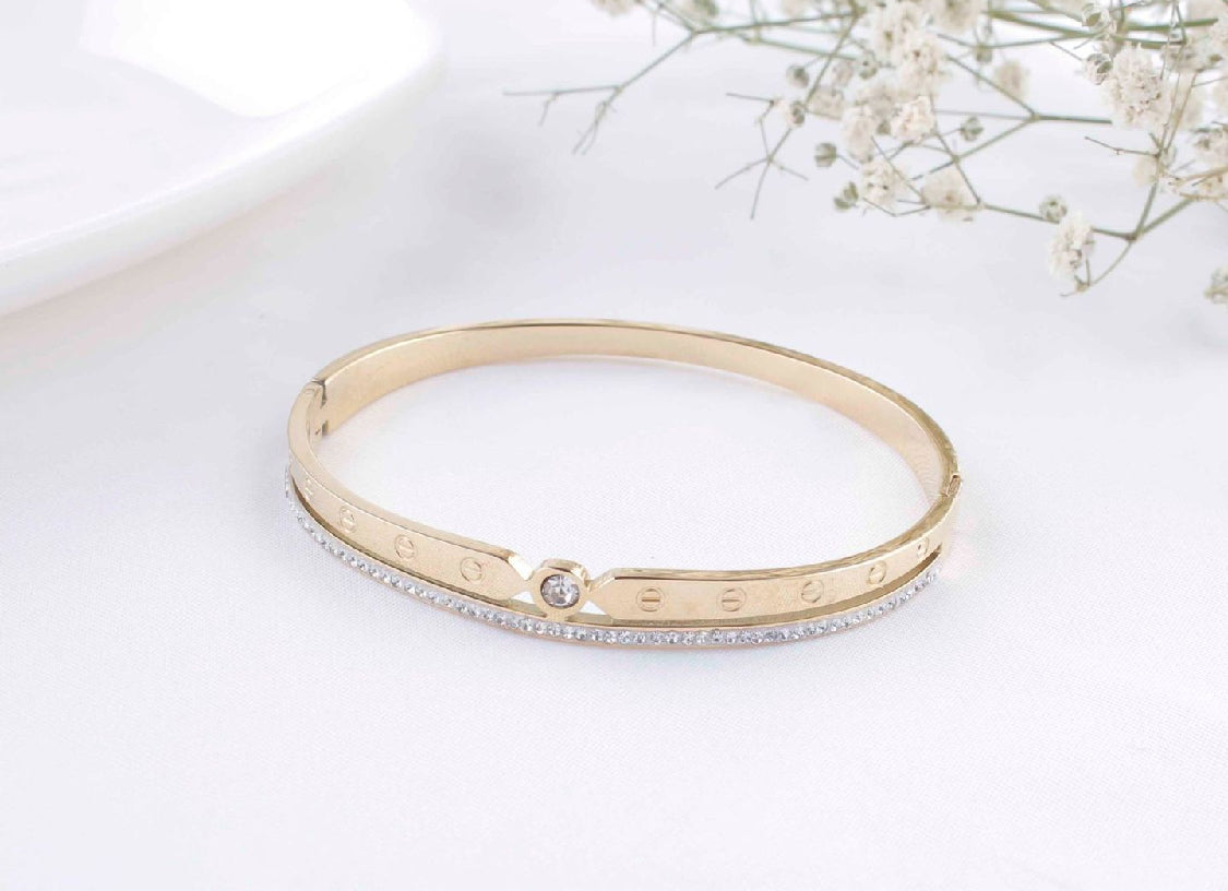 Scentorya Gold Plated Studded With Zircoina Diamond With Gold Bracelate