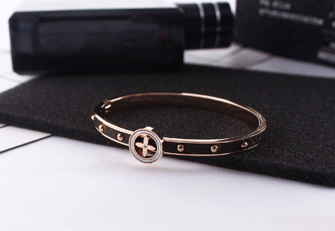 Scentorya Rose Gold Plated Studded With Zircoina Diamond With Rose Gold Bracelate