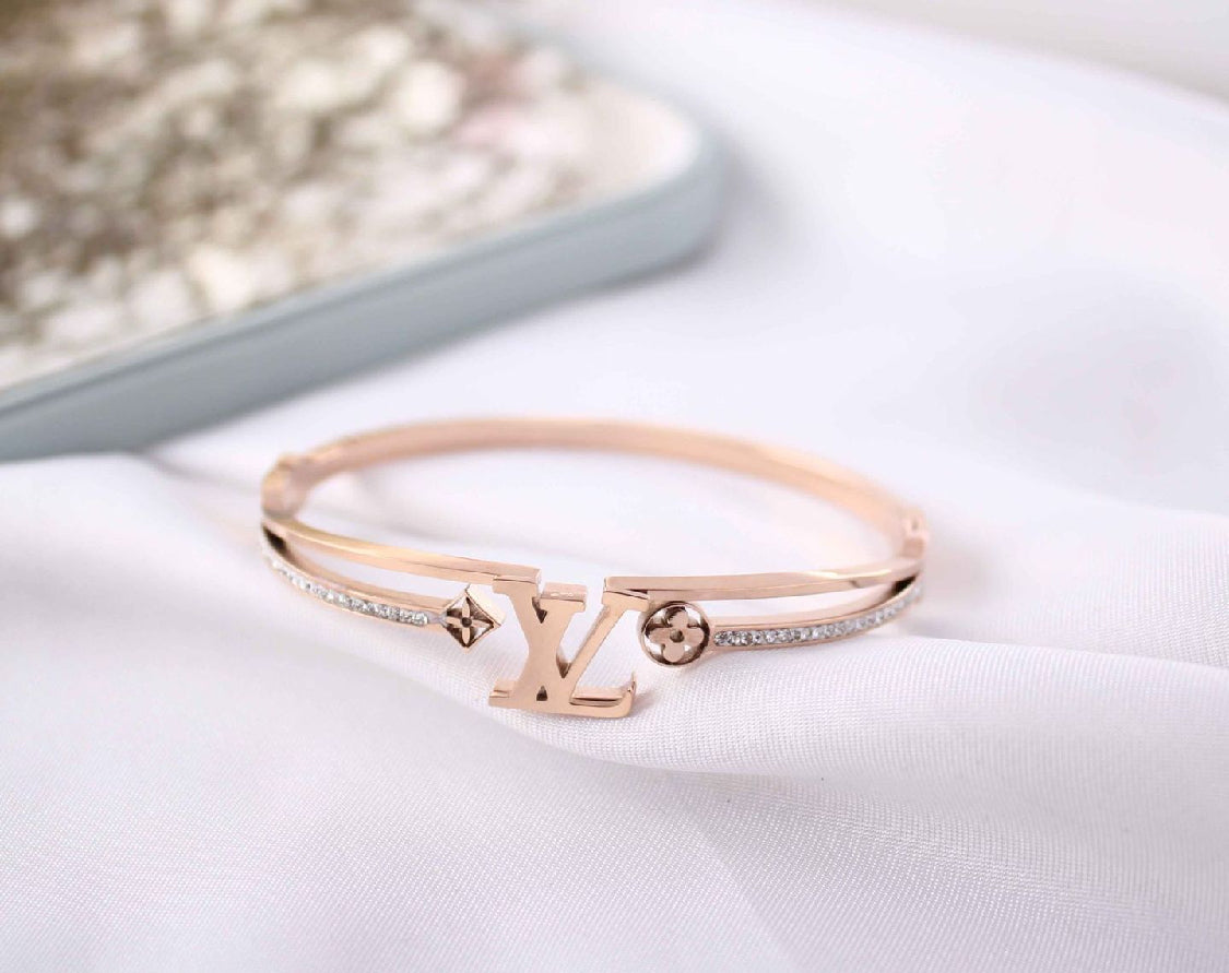 Scentorya Rose Gold Plated Studded With Zircoina Diamond With Rose Gold Bracelate