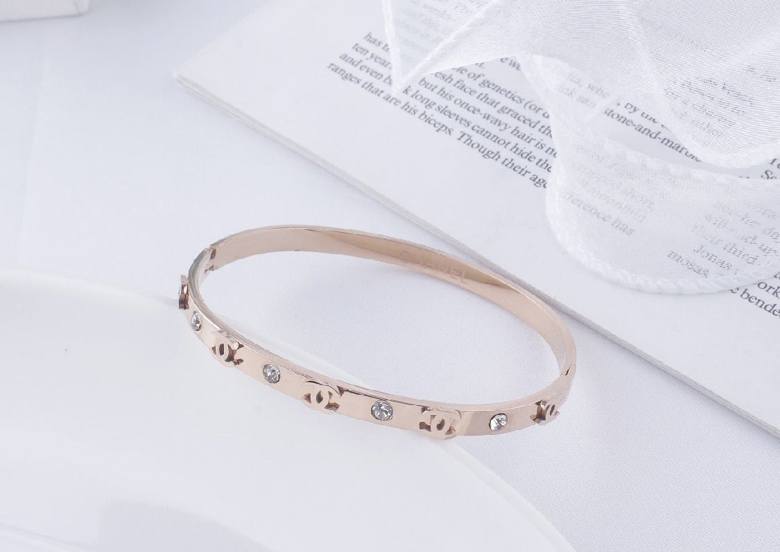 Scentorya Rose Gold Plated Studded With Zircoina Diamond With Rose Gold Bracelate