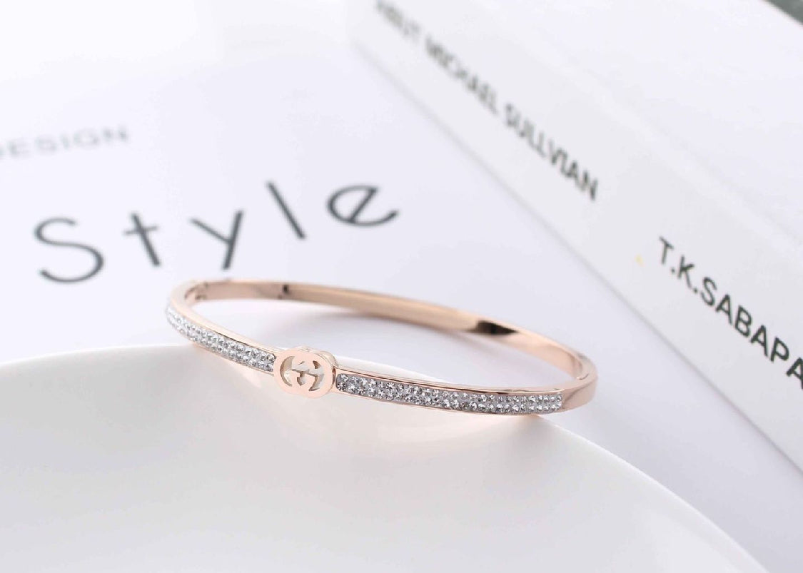 Scentorya Rose Gold Plated Studded With Zircoina Diamond With Rose Gold Bracelate