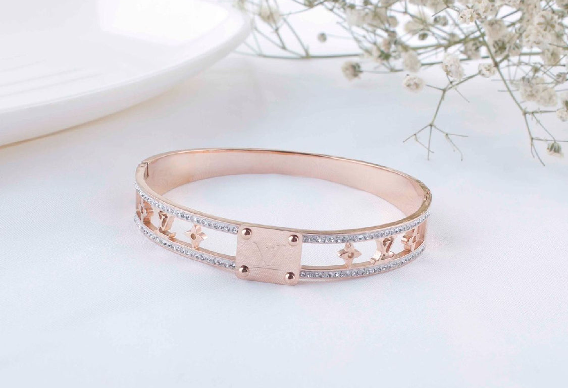 Scentorya Rose Gold Plated Studded With Zircoina Diamond With Rose Gold Bracelate