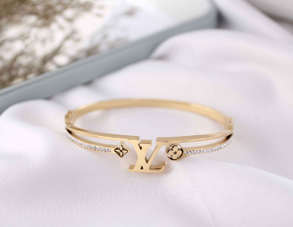 Scentorya Gold Plated Studded With Zircoina Diamond With Gold Bracelate