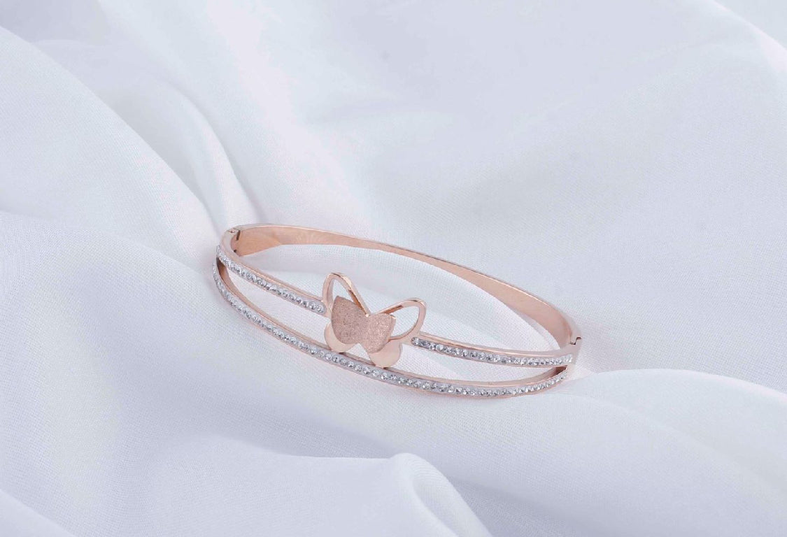 Scentorya Rose Gold Plated Studded With Zircoina Diamond With Rose Gold Bracelate