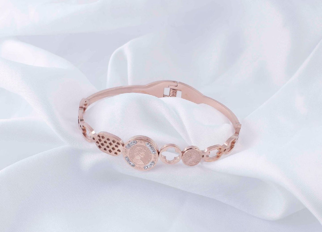 Scentorya Rose Gold Plated Studded With Zircoina Diamond With Rose Gold Bracelate
