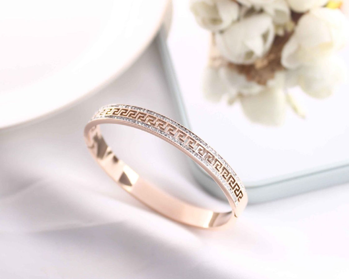 Scentorya Rose Gold Plated Studded With Zircoina Diamond With Rose Gold Bracelate