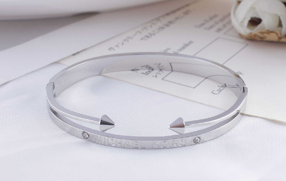 Scentorya Silver Plated Studded With Zircoina Diamond With Silver Bracelate