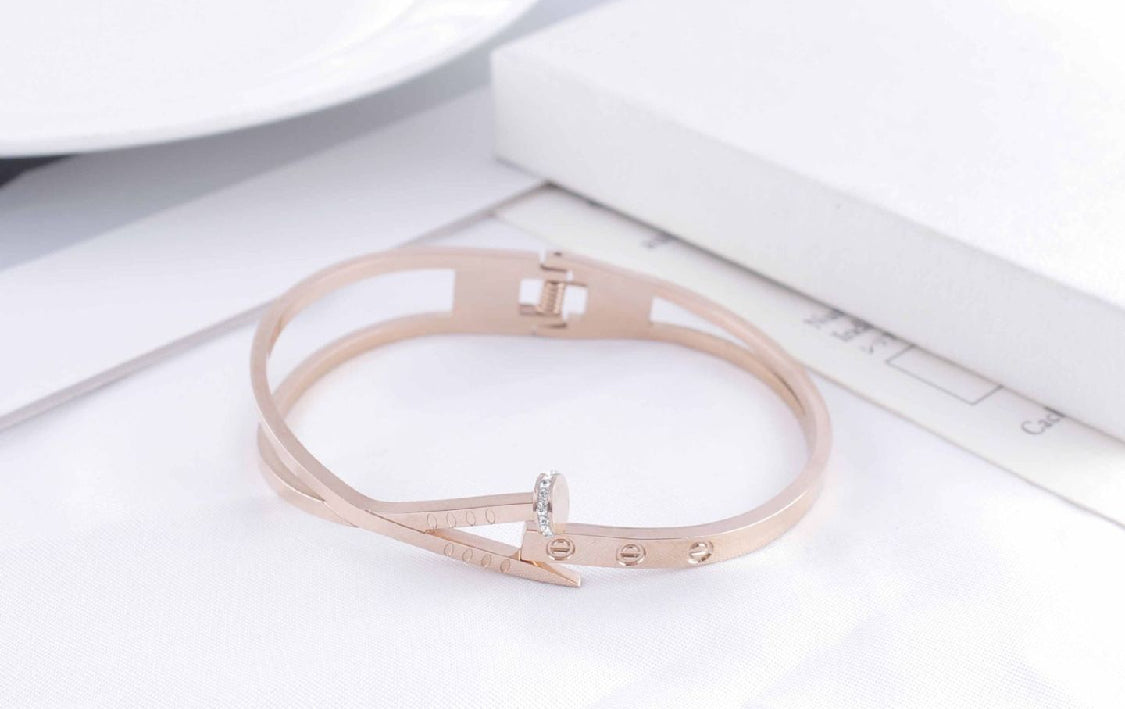 Scentorya Rose Gold Plated Studded With Zircoina Diamond With Rose Gold Bracelate