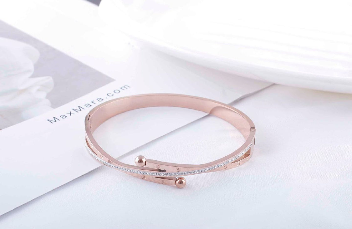 Scentorya Rose Gold Plated Studded With Zircoina Diamond With Rose Gold Bracelate