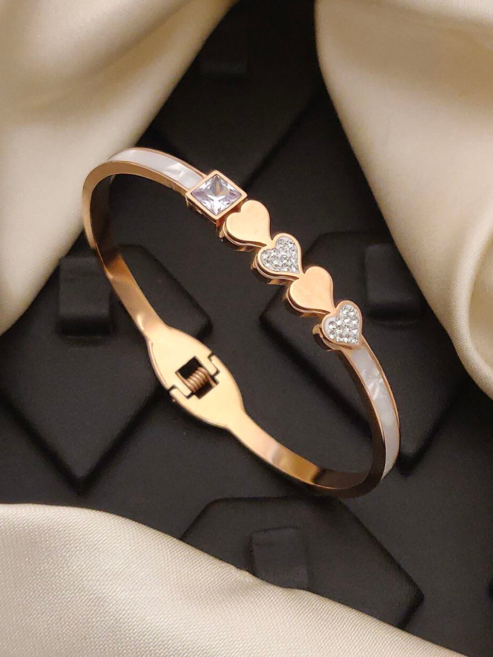 Scentorya Rose Gold Plated Studded With Zircoina Diamond With Rose Gold Bracelate