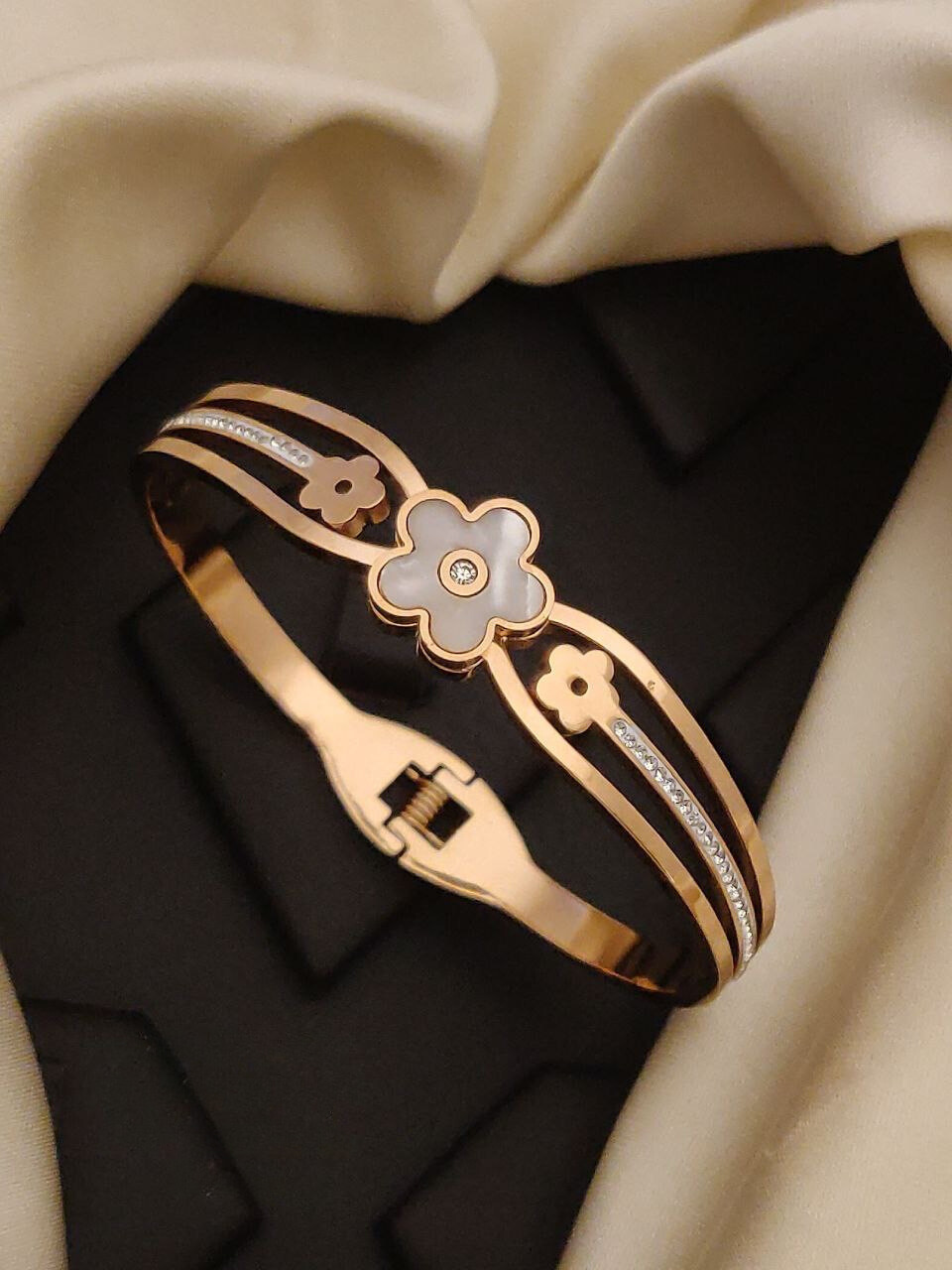 Scentorya Rose Gold Plated Studded With Zircoina Diamond With Rose Gold Bracelate
