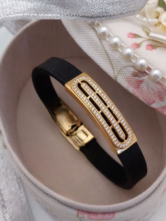 Scentorya Gold Plated Studded With Zircoina Diamond With Gold Bracelate