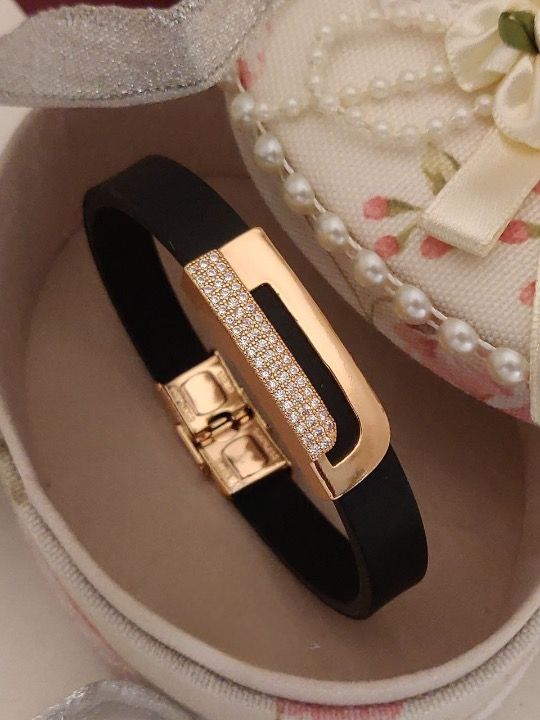 Scentorya Gold Plated Studded With Zircoina Diamond With Gold Bracelate