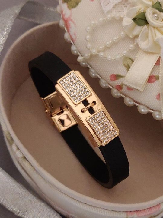 Scentorya Gold Plated Studded With Zircoina Diamond With Gold Bracelate