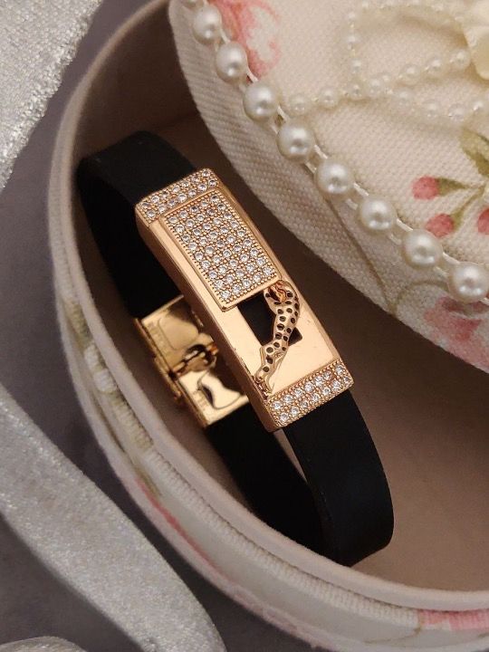 Scentorya Gold Plated Studded With Zircoina Diamond With Gold Bracelate