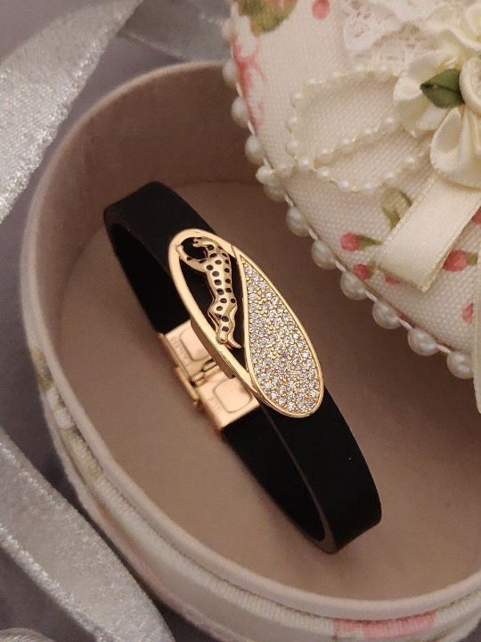Scentorya Gold Plated Studded With Zircoina Diamond With Gold Bracelate