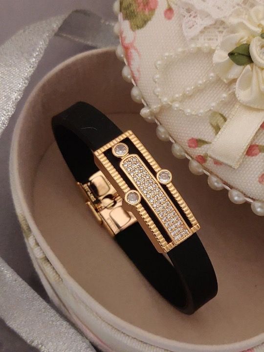 Scentorya Gold Plated Studded With Zircoina Diamond With Gold Bracelate