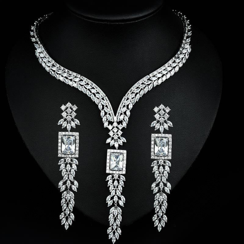 Scentorya Silver Plated Studded With Zirconia Diamond Necklace