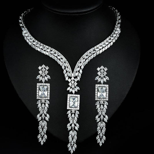 Scentorya Silver Plated Studded With Zirconia Diamond Necklace