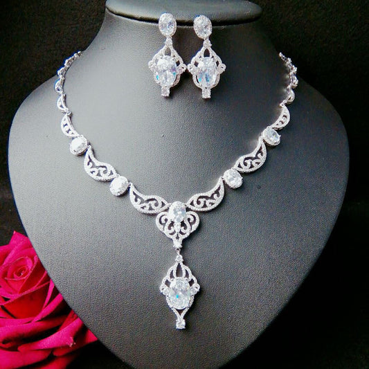 Scentorya Silver Plated Studded With Zirconia Diamond Necklace