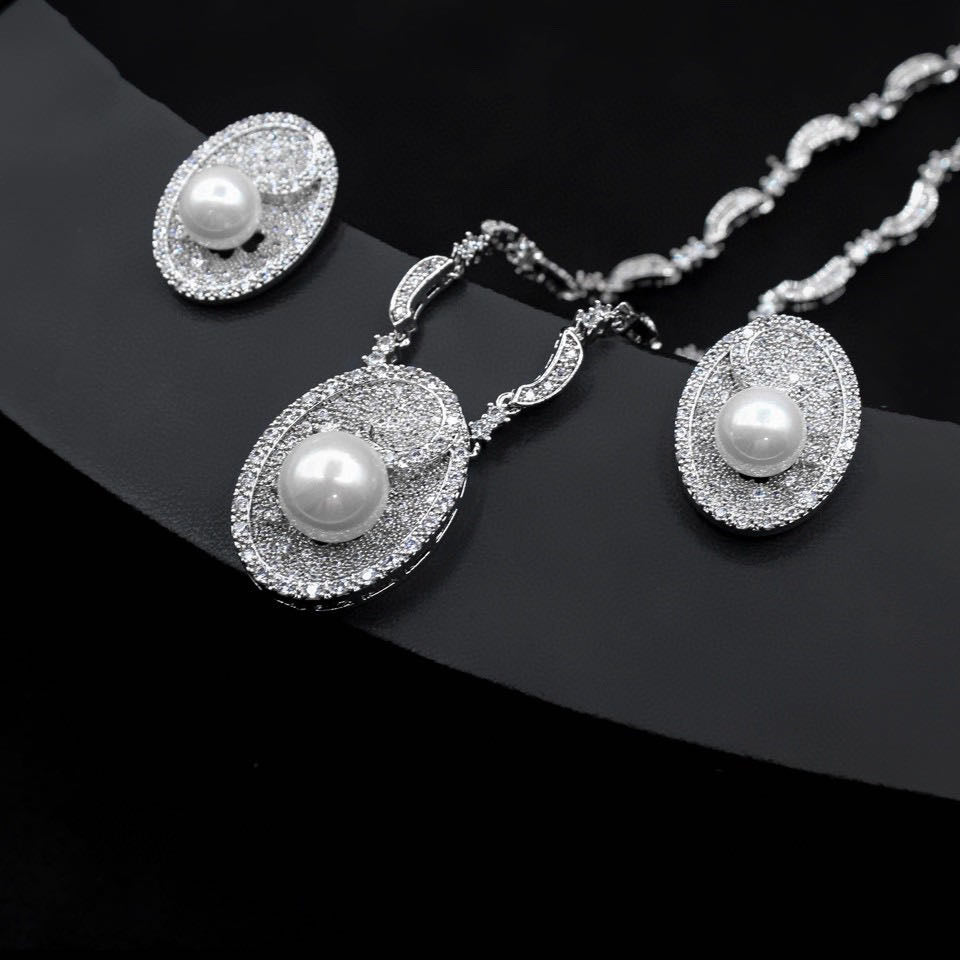 Scentorya Silver Plated Studded With Zirconia Diamond Necklace