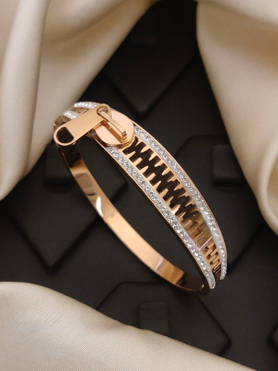 Scentorya Rose Gold Plated Studded With Zircoina Diamond With Rose Gold Bracelate