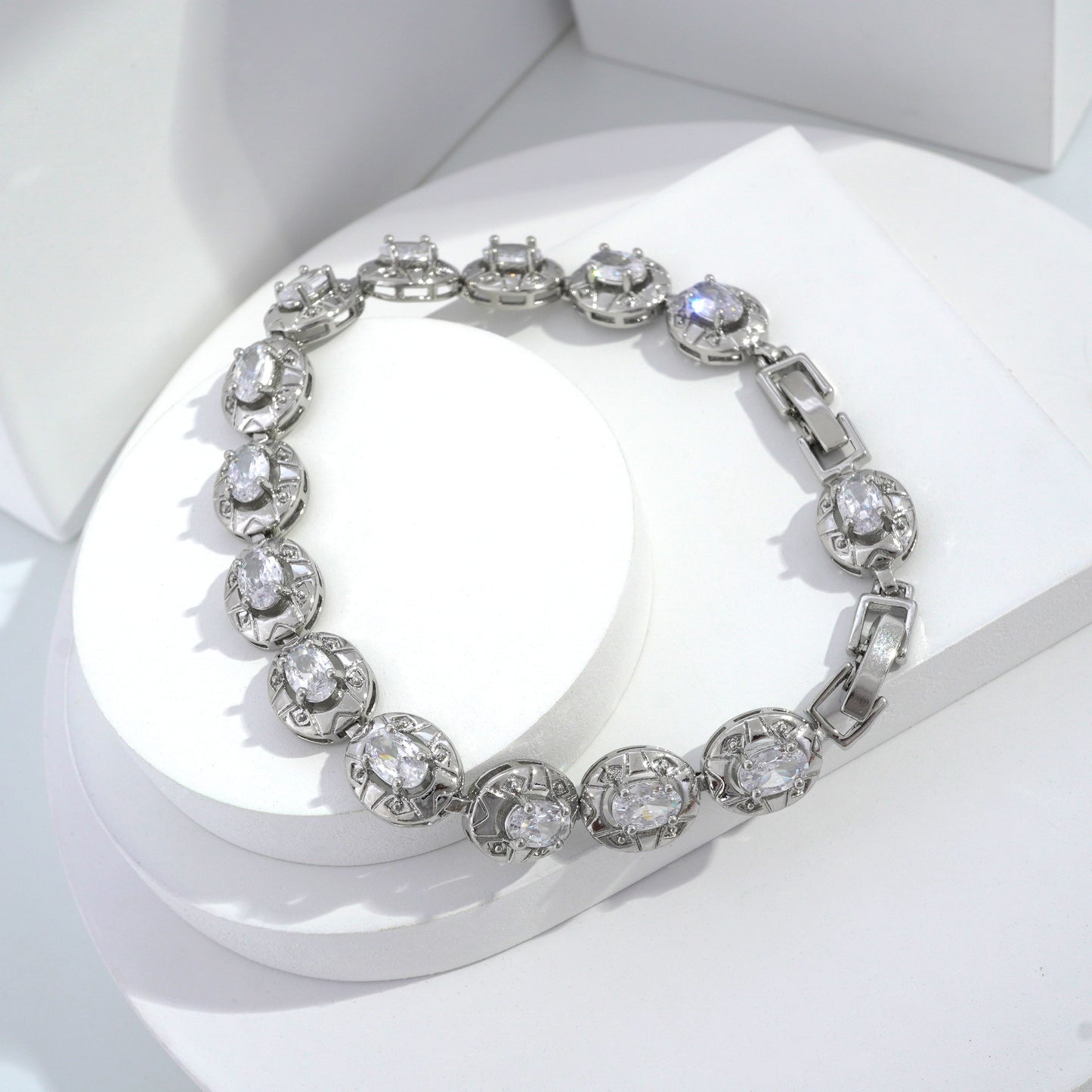 Scentorya Silver Plated Studded With Zircoina Diamond With Silver Bracelate