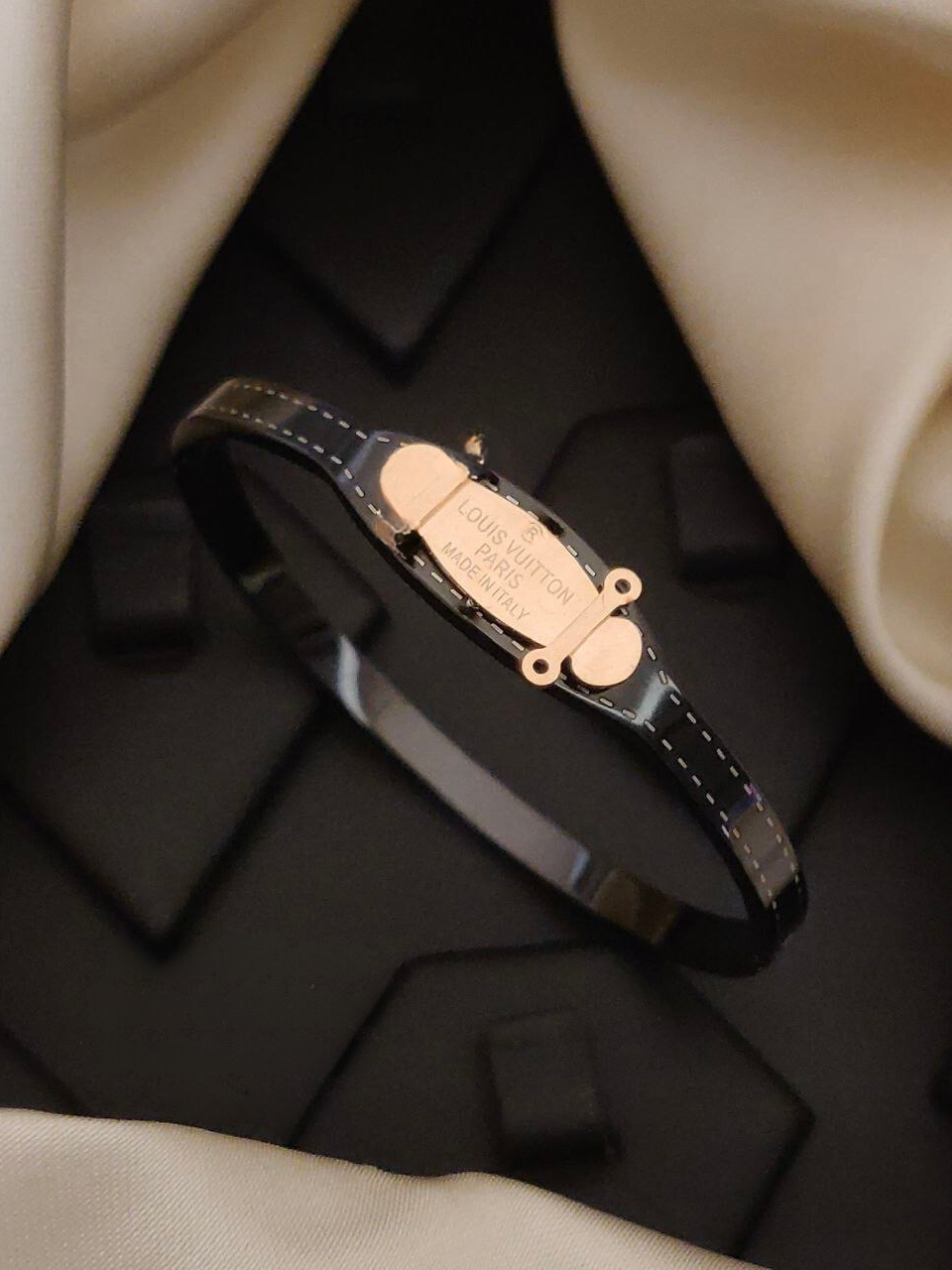 Scentorya Rose Gold Plated Studded With Zircoina Diamond With Rose Gold Bracelate