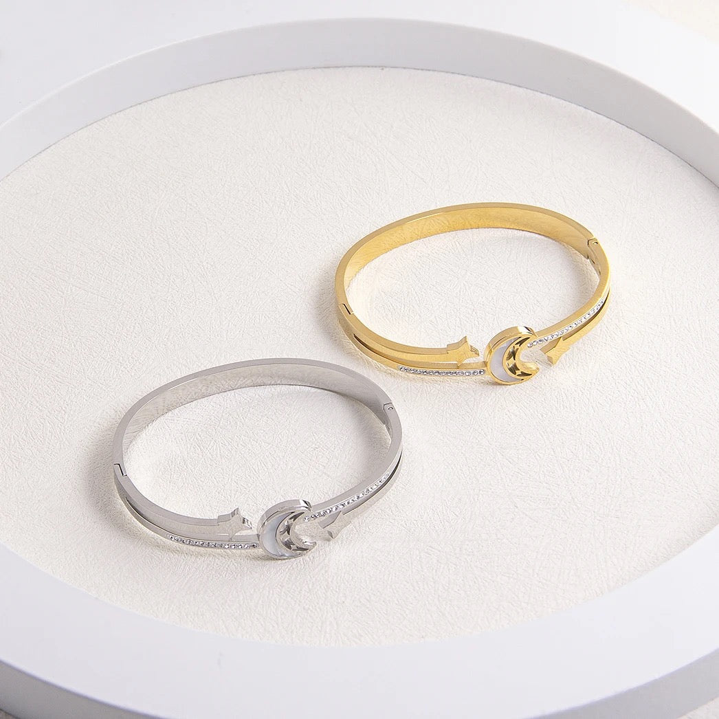 Scentorya   Zircoina Diamond With Bracelate