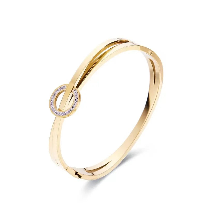 Scentorya  Gold Plated Studded With Zircoina Diamond With Gold Bracelate