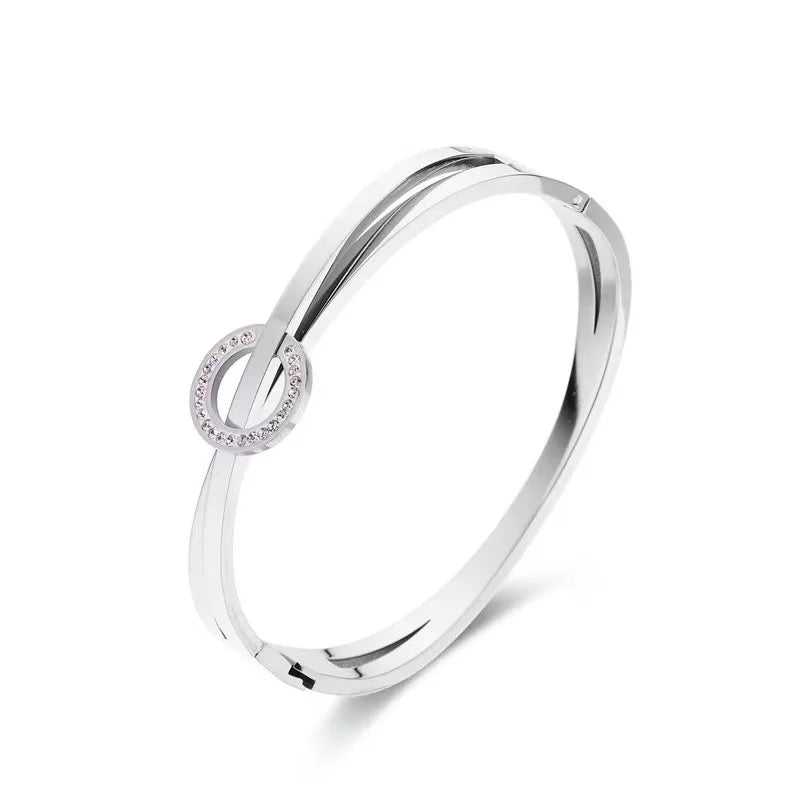Scentorya  Silver Plated Studded With Zircoina Diamond With Silver Bracelate