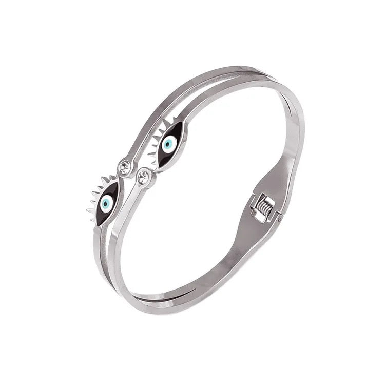 Scentorya  Silver Plated Studded With Zircoina Diamond With Silver Bracelate