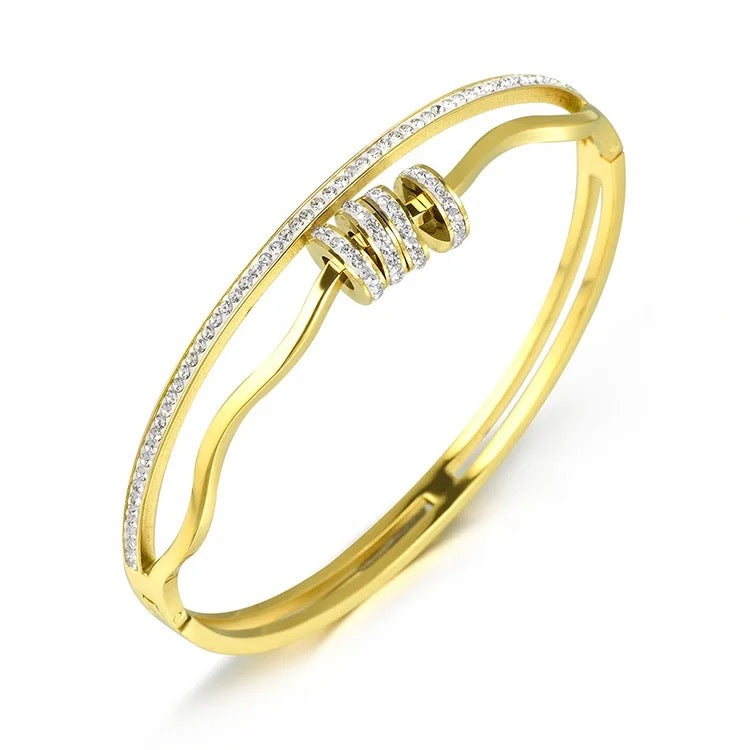 Scentorya  Gold Plated Studded With Zircoina Diamond With Gold Bracelate
