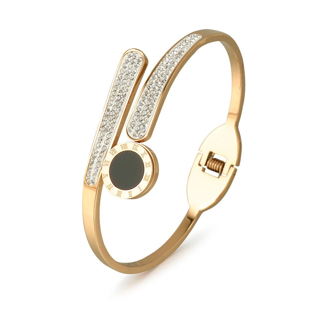 Scentorya Rose Gold Plated Studded With Zircoina Diamond With Rose Gold Bracelate