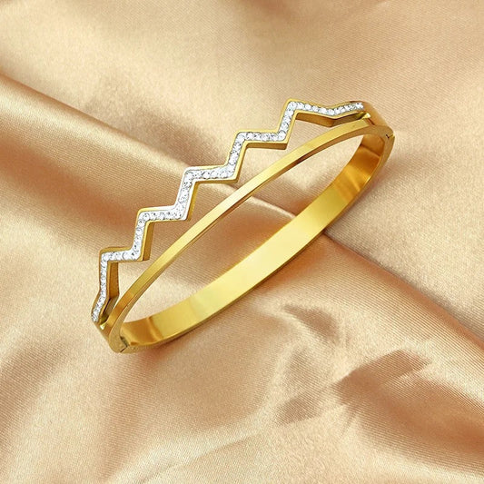 Scentorya Gold Plated Studded With Zircoina Diamond With Gold Bracelate