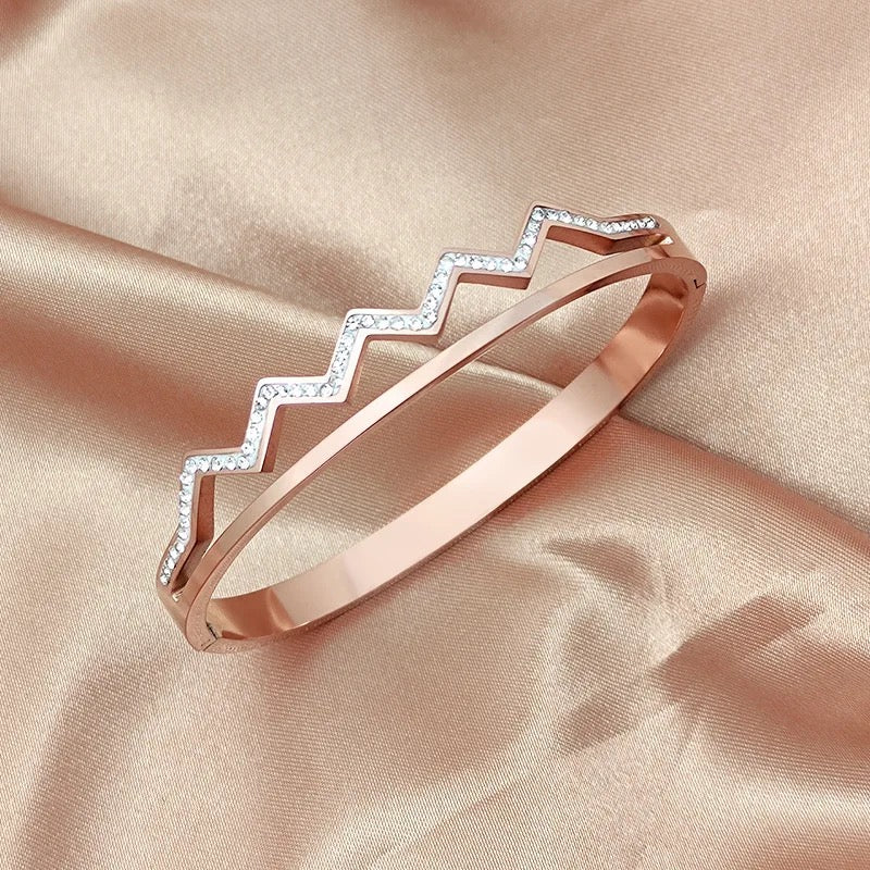 Scentorya Rose Gold Plated Studded With Zircoina Diamond With Rose Gold Bracelate